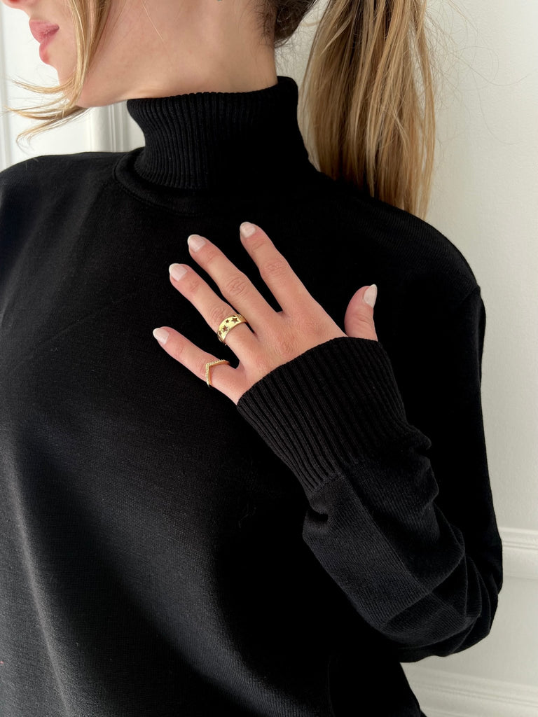 Black Basic Fit Pullover - Mii