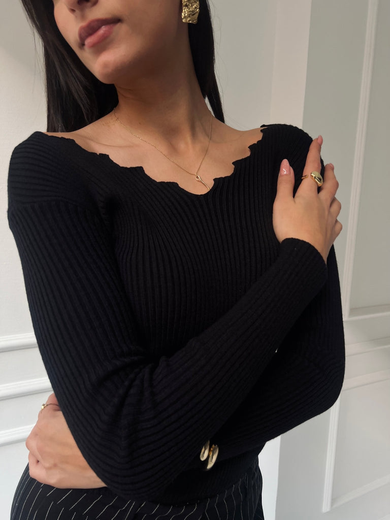 Black Plummet Vee Basic Pullover - Mii