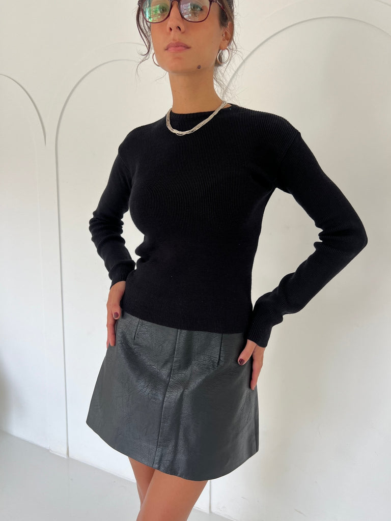 Black Round Basic Top - Mii