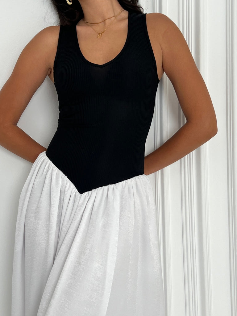 BlackxWhite V Curve Dress - Mii