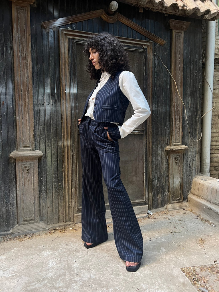 White Shirt with Navy Pinstripe Collar - Mii