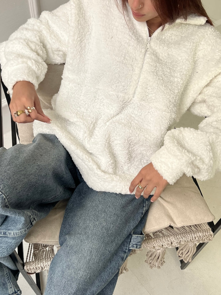 White Teddy Sweatshirt - Mii