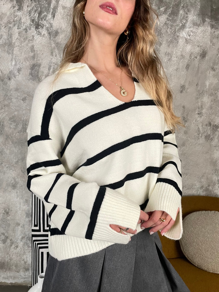 WhitexBlack Striped Pullover - Mii